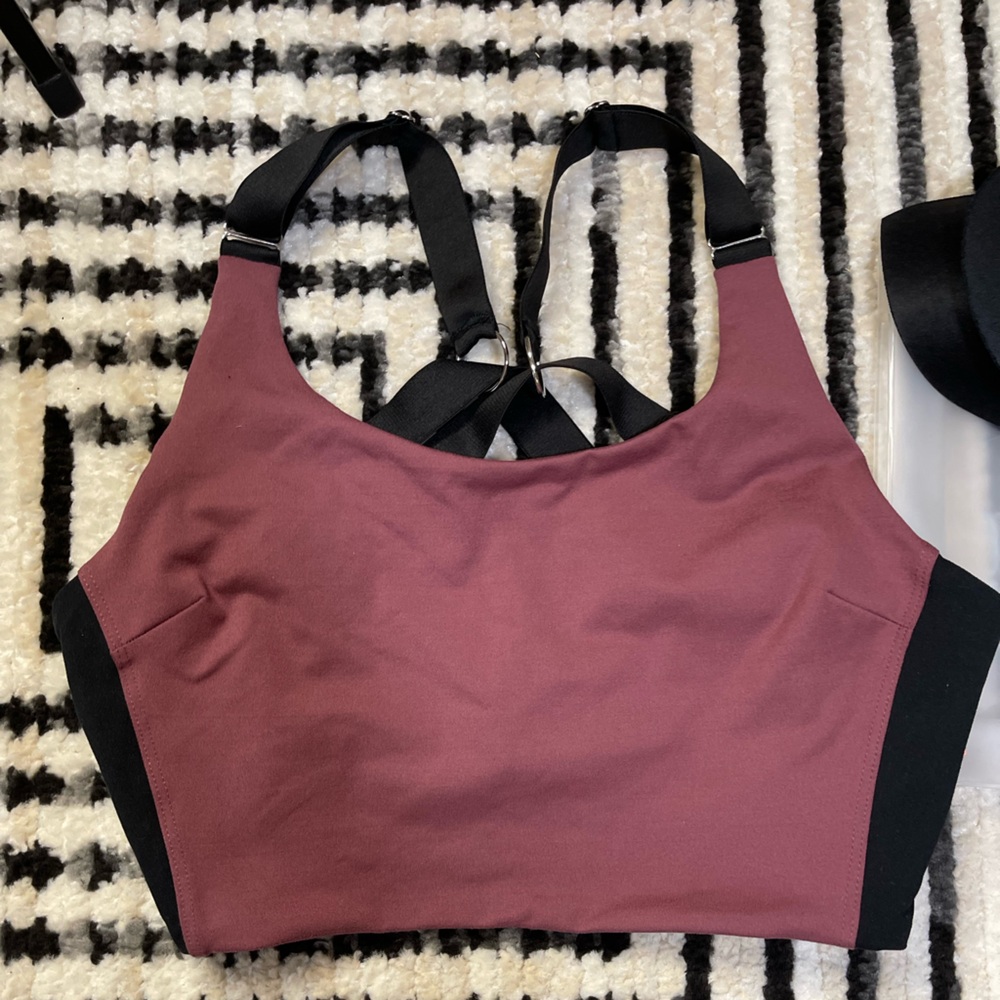 Bombshell Sportswear banded sports bra in Merlot size XL NWT
